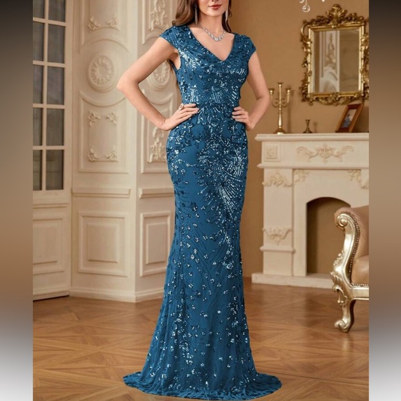 Elegant Teal Blue  Evening Gown - Picture 1 of 6